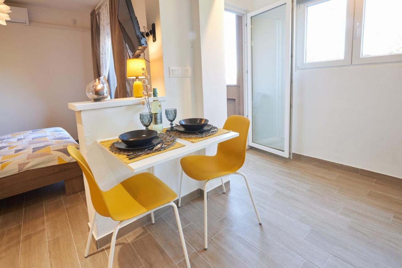 Apartment Yellow 포레치 외부 사진