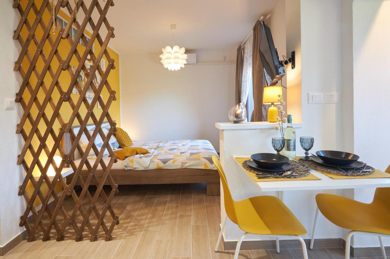 Apartment Yellow 포레치 외부 사진